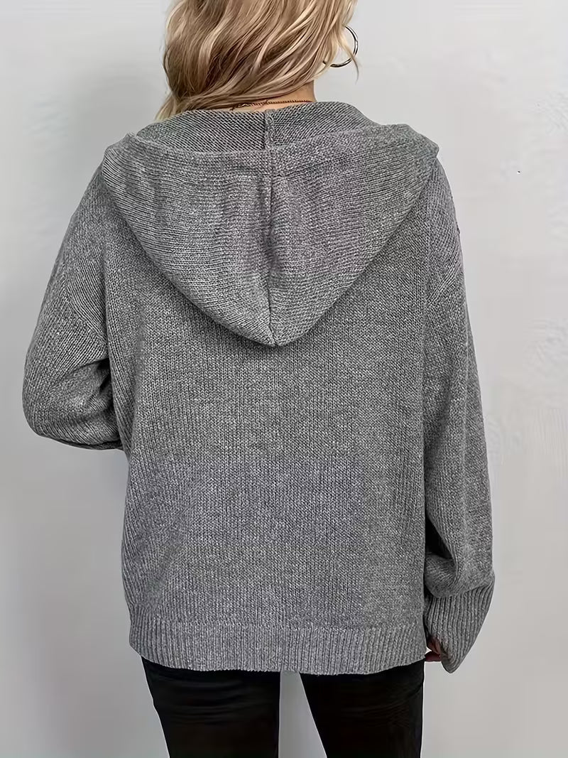 Karalina – Strickjacke Mit Kapuze, Knopfleiste Und Zopfmuster