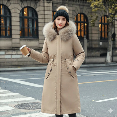 Clara – Elegante Winterjacke mit Kapuze und Kunstpelzkragen