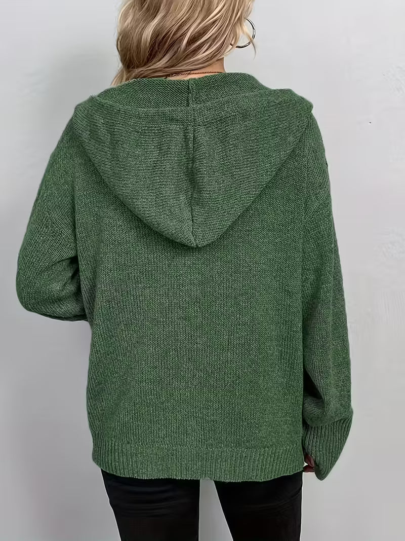 Karalina – Strickjacke Mit Kapuze, Knopfleiste Und Zopfmuster