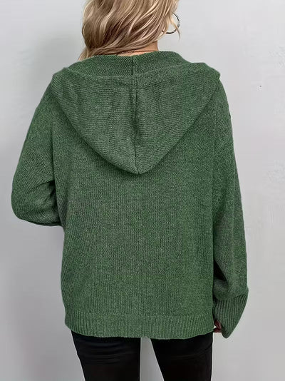 Karalina – Strickjacke Mit Kapuze, Knopfleiste Und Zopfmuster