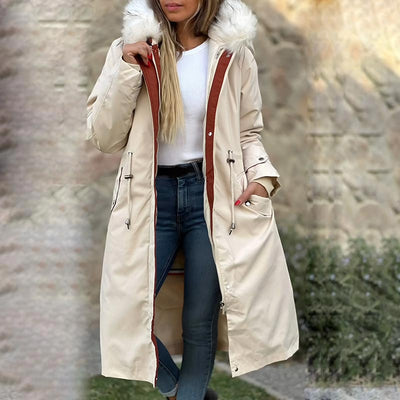 Clara – Elegante Winterjacke mit Kapuze und Kunstpelzkragen