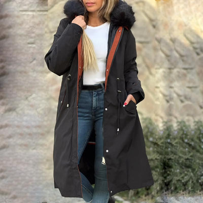 Clara – Elegante Winterjacke mit Kapuze und Kunstpelzkragen