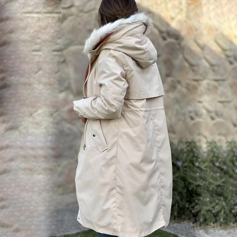 Clara – Elegante Winterjacke mit Kapuze und Kunstpelzkragen
