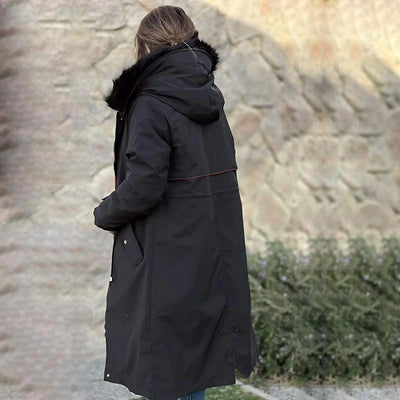 Clara – Elegante Winterjacke mit Kapuze und Kunstpelzkragen